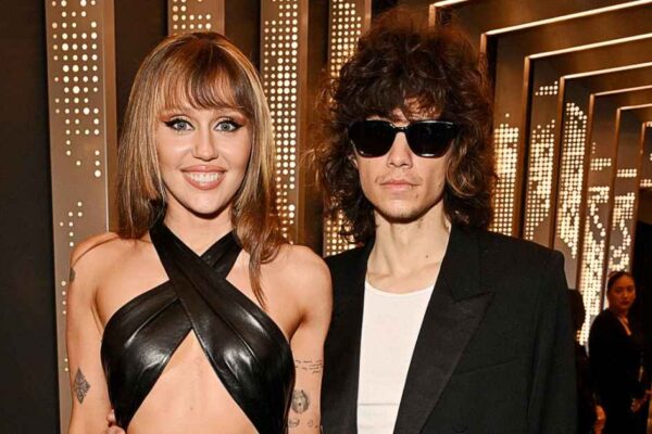 마일리 사이러스와 그녀의 약혼자 맥스 모란도 간의 관계 연대기