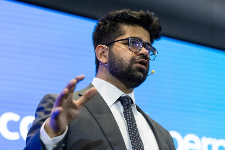 시카고 트리뷴, 플렉시티에 소송 제기