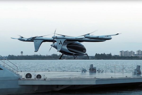 태양열 발전 수상 플랫폼이 공중 택시의 주요 장애물을 해결할 수도 있습니다