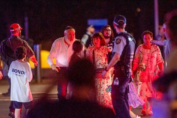 Eyewitness to Australia terror attack describes 'pandemonium' during deadly shooting at Hanukkah event