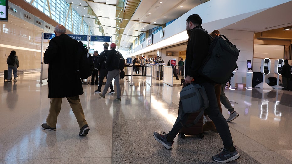 Holiday travelers face flight delays as FAA restricts airspace nationwide amid winter weather: report