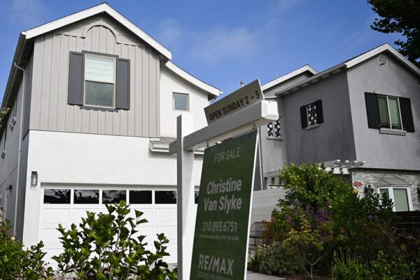 Mortgage rates fall ahead of Christmas holiday