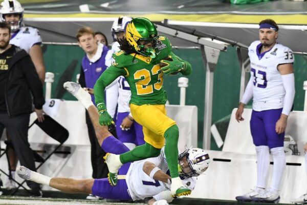 Oregon outlasts JMU in first round of College Football Playoff