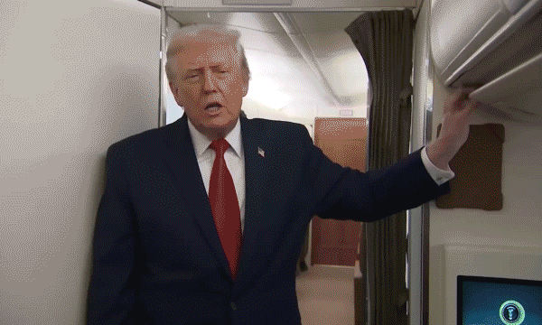 Trump repeatedly bumped by bathroom door during hilarious AF1 gaggle: 'Come on out!'