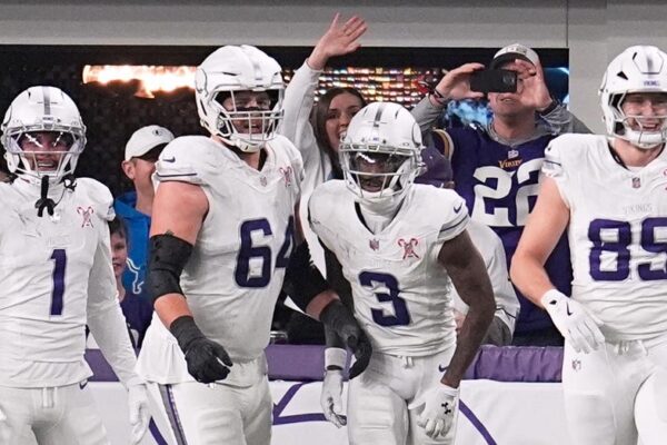 Vikings squash Lions' playoff chances on Christmas Day, force 6 turnovers