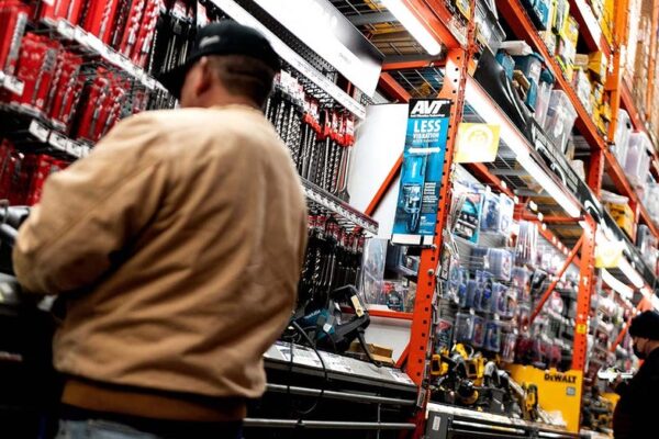 Americans' paychecks grow stronger as Main Street shows new economic strength