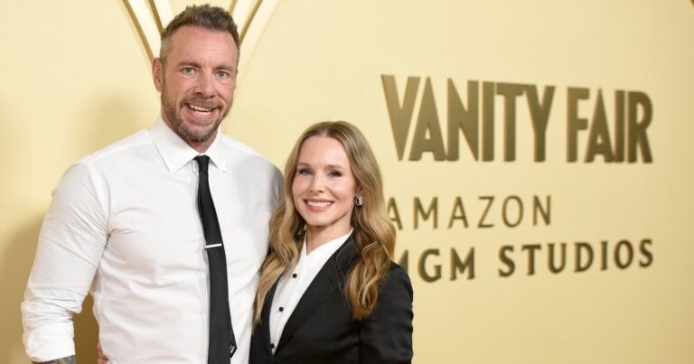 Dax Shepard Fixes Kristen Bell's Hair During Rare Joint Red Carpet Outing