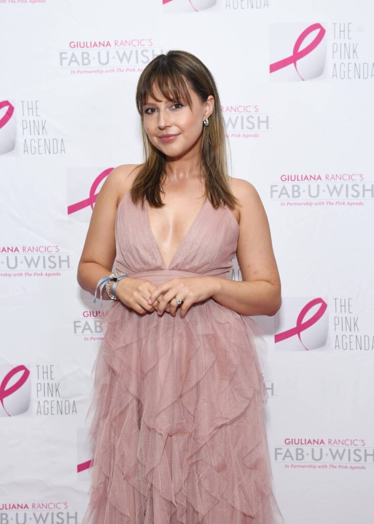 Former Bachelorette Katie Thurston Reveals Mother's Breast Cancer Diagnosis