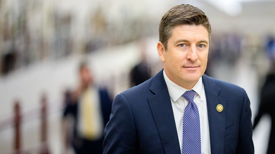 GOP lawmaker moves to ban members of Congress from trading individual stocks