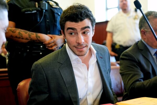 Luigi Mangione wins evidentiary hearing on backpack search after judge's about-face decision