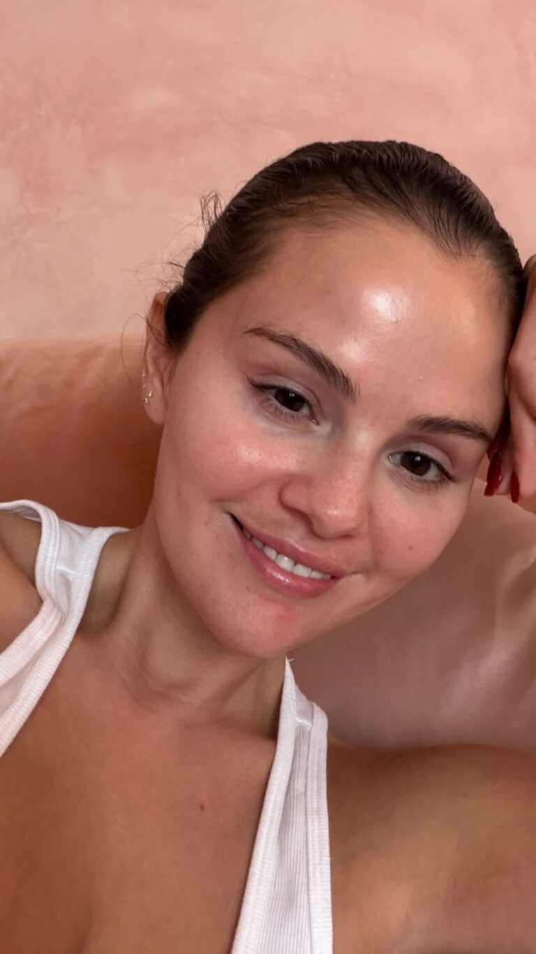 Selena Gomez Showcases Her Natural Beauty in Rare Make Up-Free Selfie