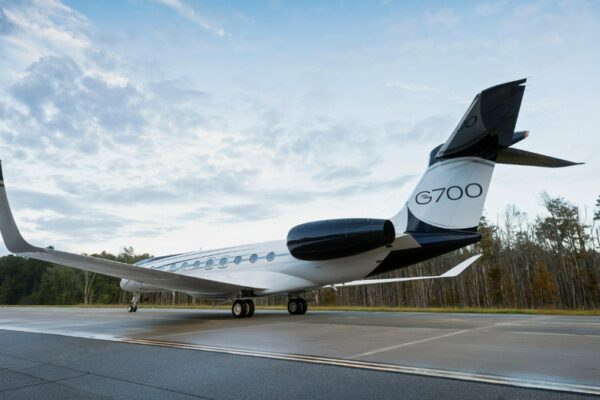 Trump threatens 50% tariff on Canadian aircraft in escalating Gulfstream certification fight