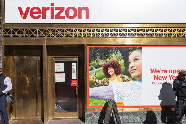 Verizon phone service goes down for some customers