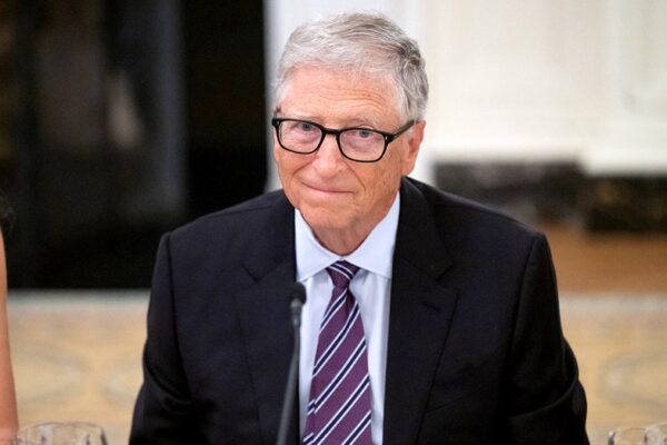 Bill Gates apologizes to foundation staff over Epstein ties