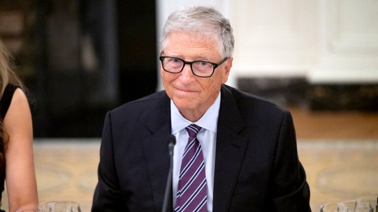 Bill Gates apologizes to foundation staff over Epstein ties