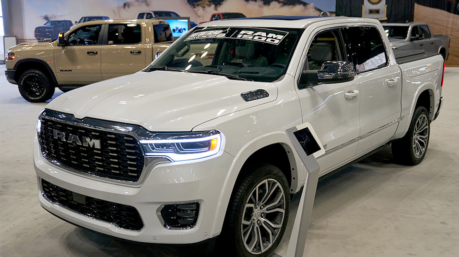 Chrysler recalls more than 450K vehicles over light brake failure