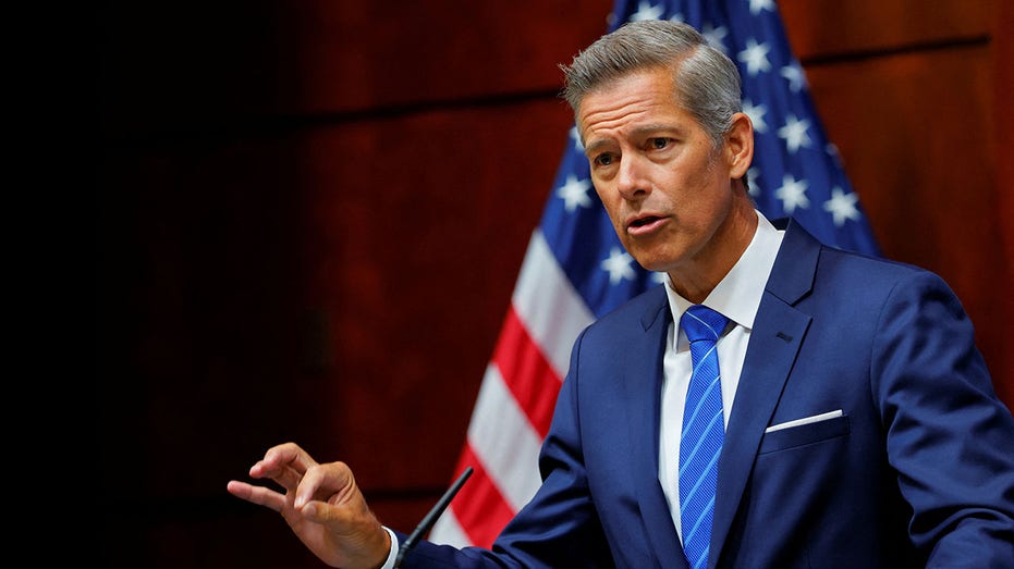 FAA orders airlines to certify merit-based pilot hiring or face investigation