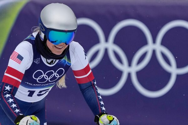 Lindsey Vonn crashes in Winter Olympics alpine ski women's downhill event