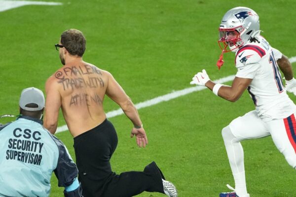 Patriots' Kyle Williams helps nab Super Bowl LX field invader during game