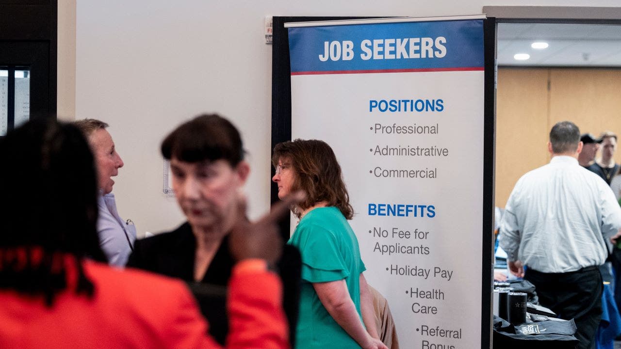 Private sector added 22,000 jobs in January, well below expectations, ADP says