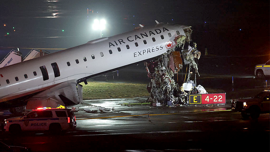 Air Canada jet hits vehicle, forcing New York's LaGuardia airport to close