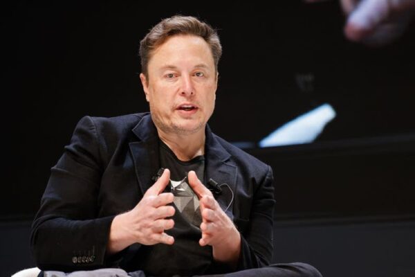 Elon Musk offers to pay TSA workers' salaries amid DHS budget standoff