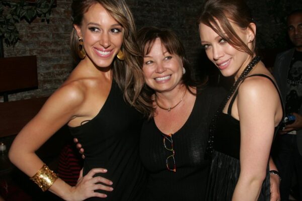 Hilary Duff Defends Her Mom After Frankie Muniz Called Her 'Intense'