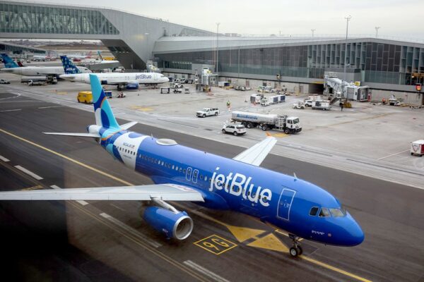 JetBlue resumes operations after brief nationwide FAA ground stop