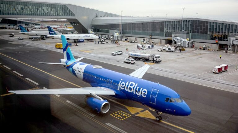JetBlue resumes operations after brief nationwide FAA ground stop