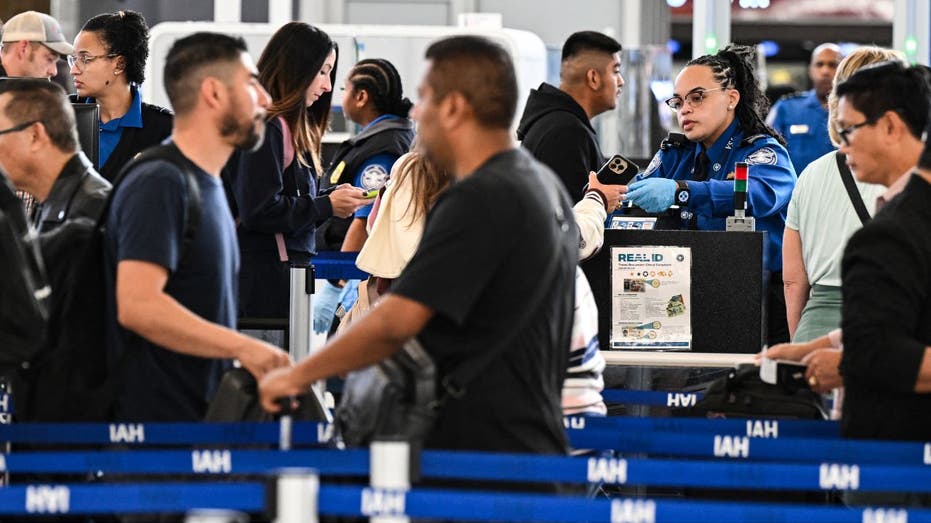 Unpaid DHS workers ‘distracted’ as terror threats rise, fueling airport security concerns
