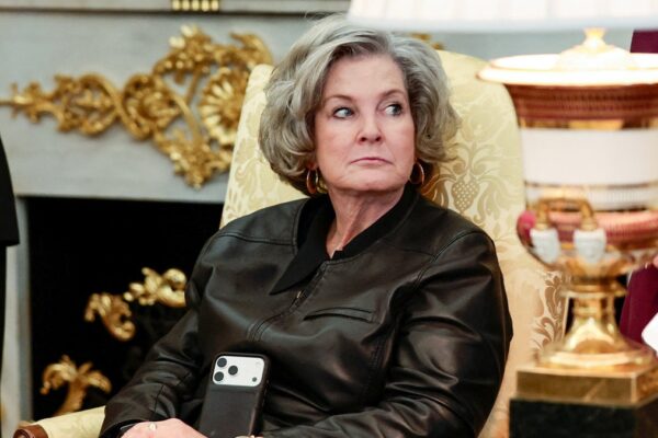 WH chief of staff Susie Wiles diagnosed with early stage breast cancer, prognosis 'excellent,' Trump says