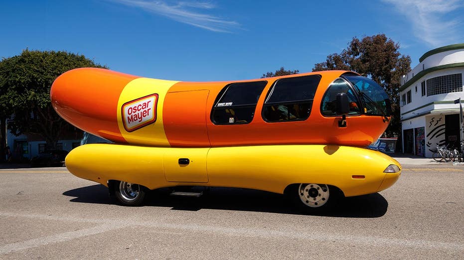 Kansas high school students take 27-foot Oscar Mayer Wienermobile to the prom
