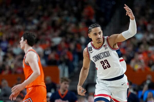 UConn dispatches Illinois to make third men's national title game in four years